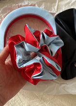 Load image into Gallery viewer, bicolor scrunchy - red &amp; light blue

