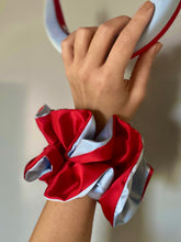 Load image into Gallery viewer, bicolor scrunchy - red &amp; light blue
