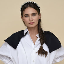 Load image into Gallery viewer, Cape Collar - black
