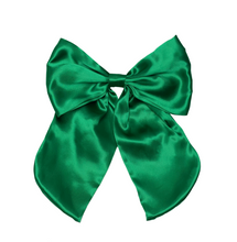 Load image into Gallery viewer, scrunchy with bow - satin green
