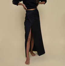 Load image into Gallery viewer, Long Skirt - cotton black
